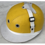 Ochranná helma pro jezdecké sportovní pólo
